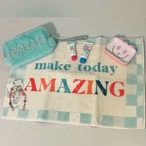Girls bath accessories. New.